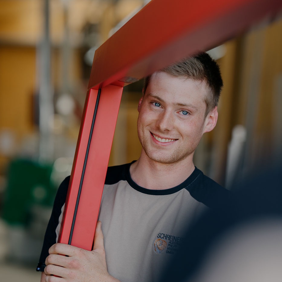 Montage der technischen Türe beim Kunden